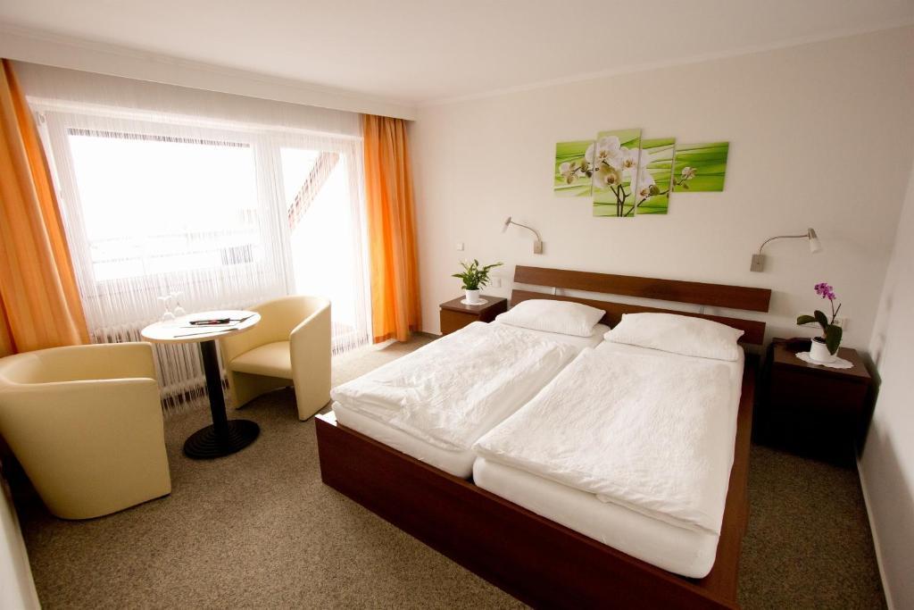 Hotel Weinhaus Weis Leiwen Chambre photo